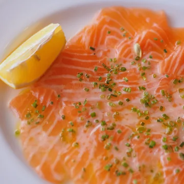 Carpaccio de salmão